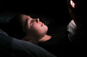 Impact of Technology on Sleep : illustration showing how gadgets affect sleep quality